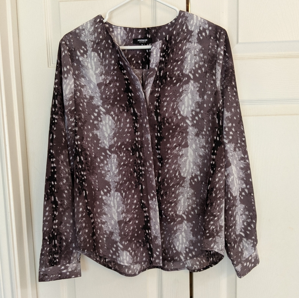 Premise Studio Printed Collarless Animal Print Blouse